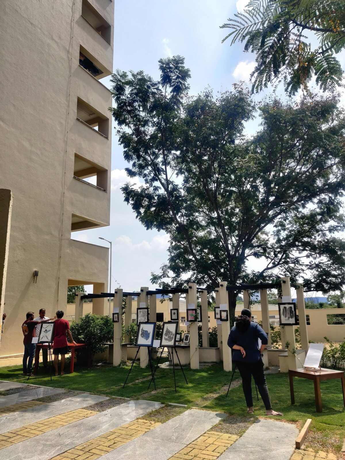 Outdoor art gallery, just wrapping up setup (PC: Saa)